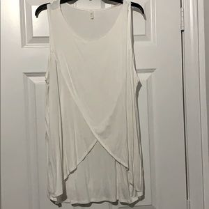 Maternity sleeveless blouse
